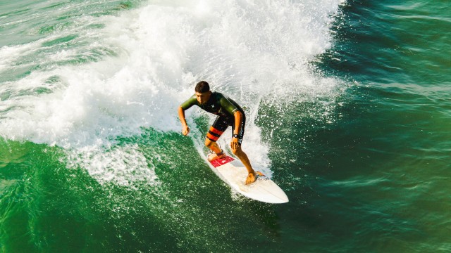 开云官网APP下载-足球战术打法多变比赛观赏性强，足球比赛的战术
